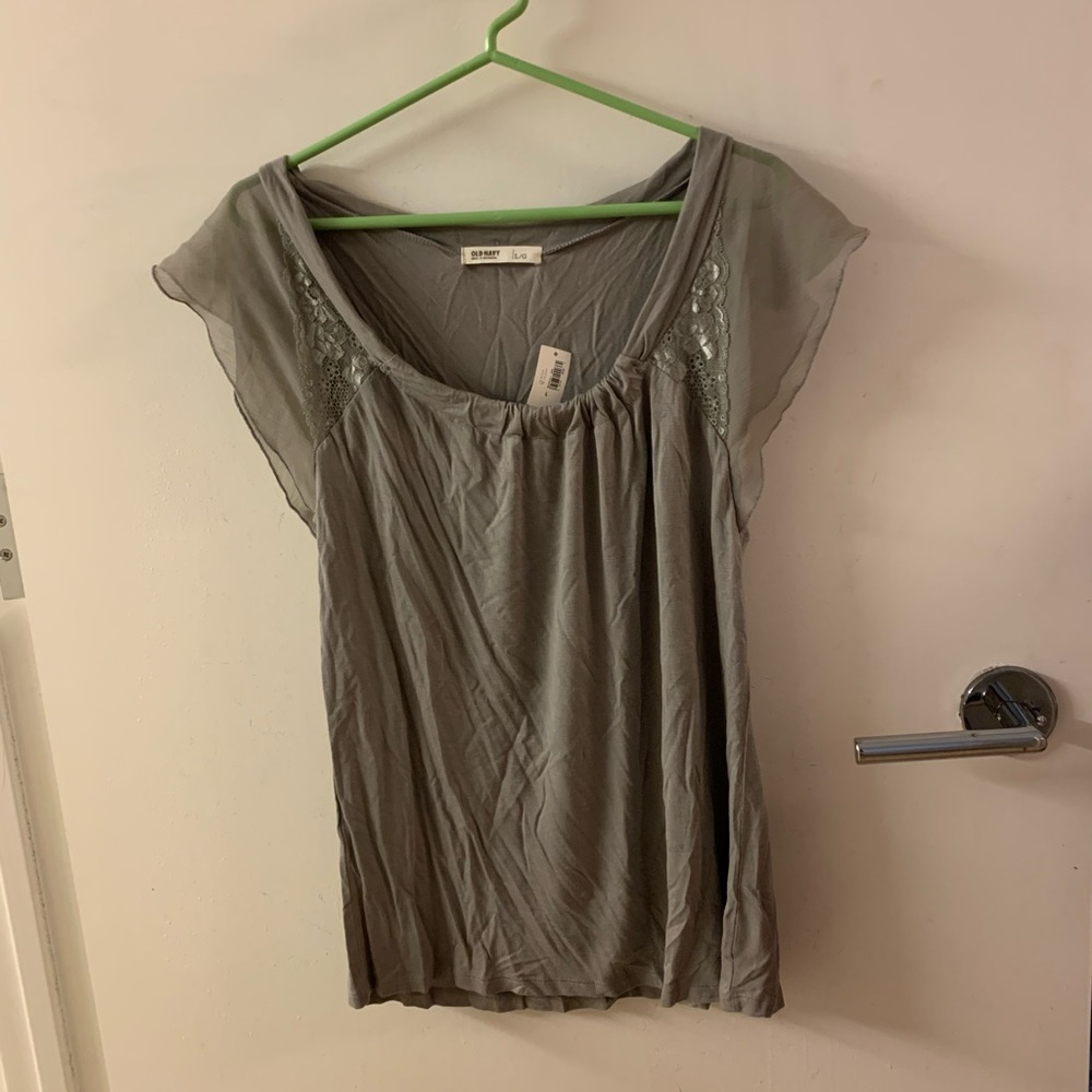 Short sleeve shirt w/ silver accents & elastic top